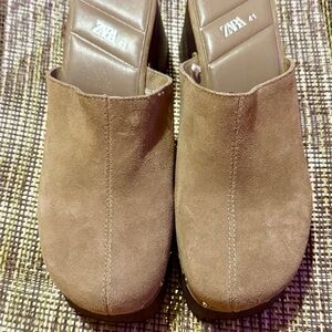 Never worn. Zara Women's Tan Suede Clogs